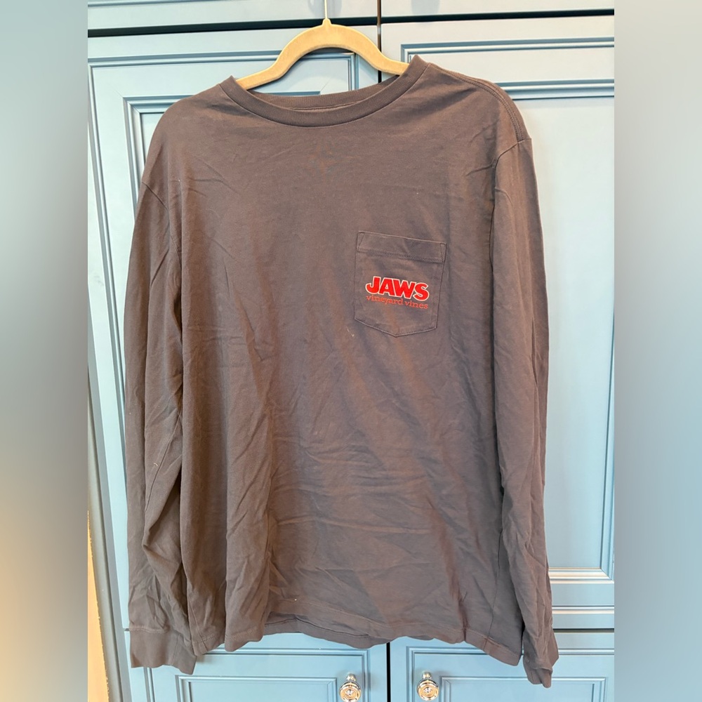 Vinyard vines holiday shark shirt. Size m